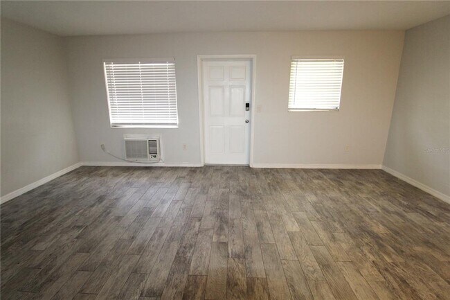Foto del edificio - 6373 Gateway Ave