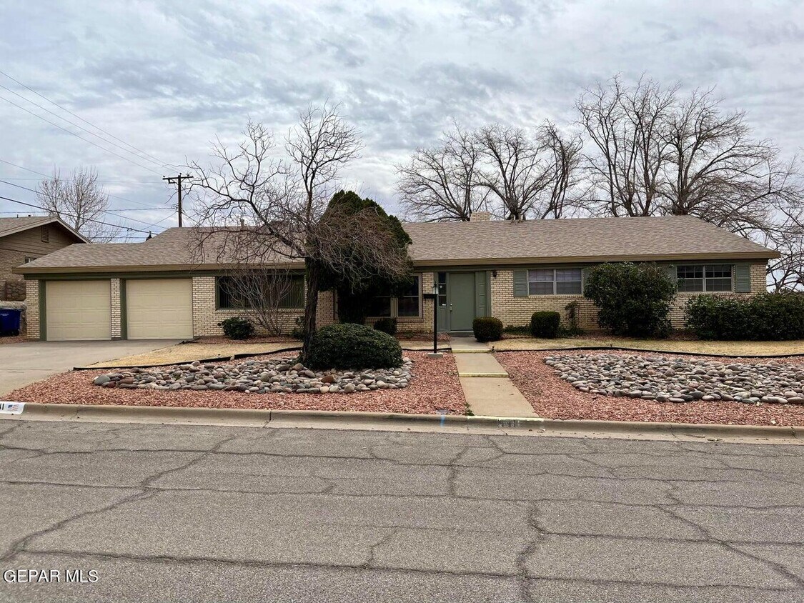 Primary Photo - 441 Pocano Ln
