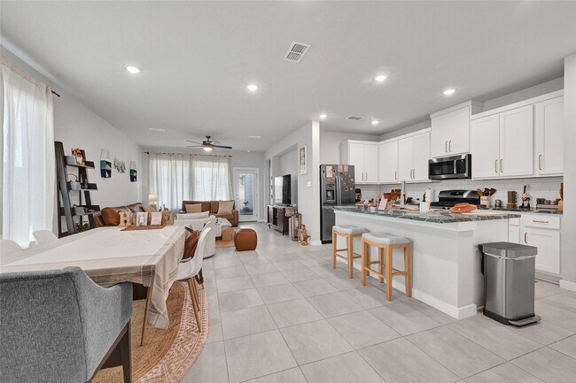 Foto del edificio - 7214 Clearwater Cv Dr