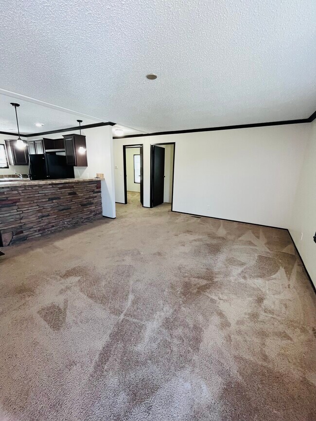 Foto del edificio - 15621 Pine Ridge Dr