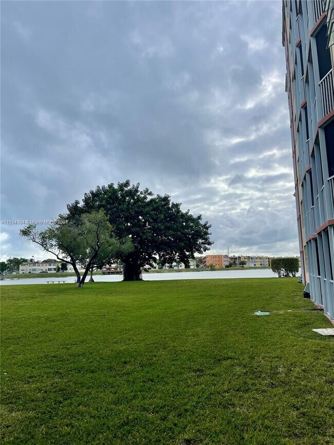 Foto del edificio - 1750 NE 191st St