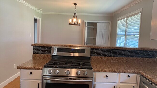 Kitchen - 22 Winthrop Dr
