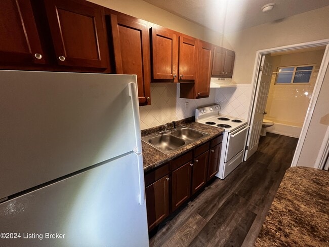 Foto del edificio - 4220 Flintlock Dr