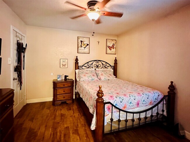 Foto del edificio - 7810 Kellwood Dr