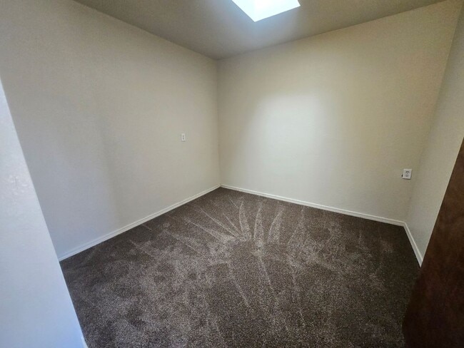 Foto del edificio - HUD Approved.