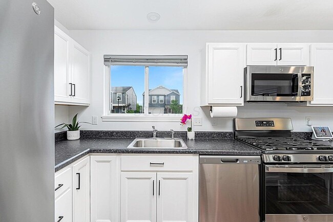 Building Photo - 7430 Sugarbark Dr