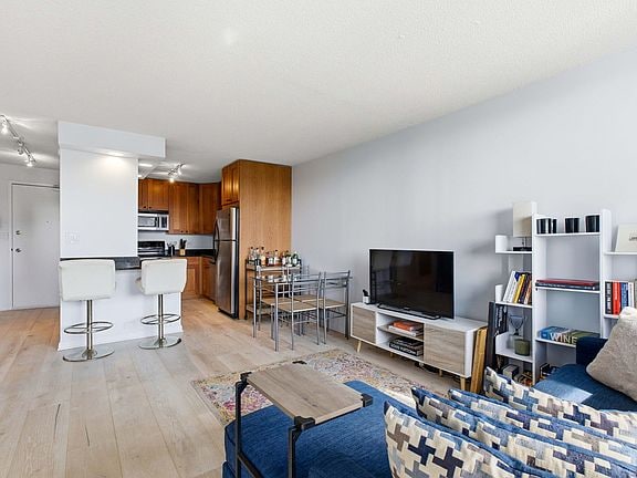 Foto del edificio - 450 W Briar Pl