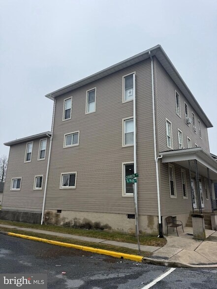 Foto del edificio - 100 S Park St