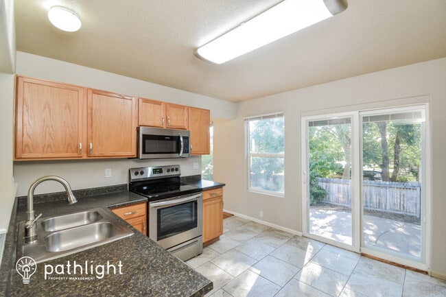 Building Photo - 8405 Sunbow Ct