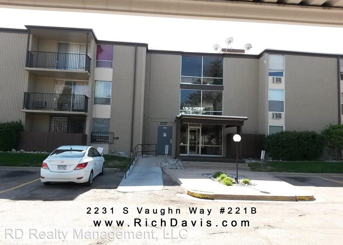 Foto principal - 1 br, 1 bath House - 2231 S Vaughn Way #221B
