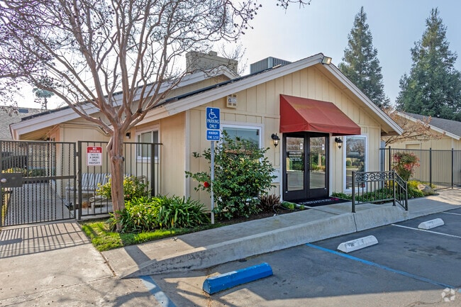 Leasing Office - Parkwood