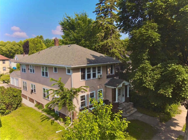 Building Photo - 1917 N Newton Ave