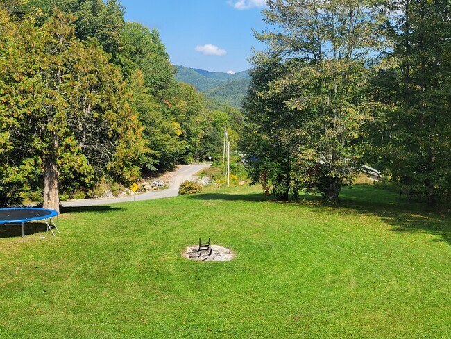 Foto del edificio - 659 Cold Creek Rd
