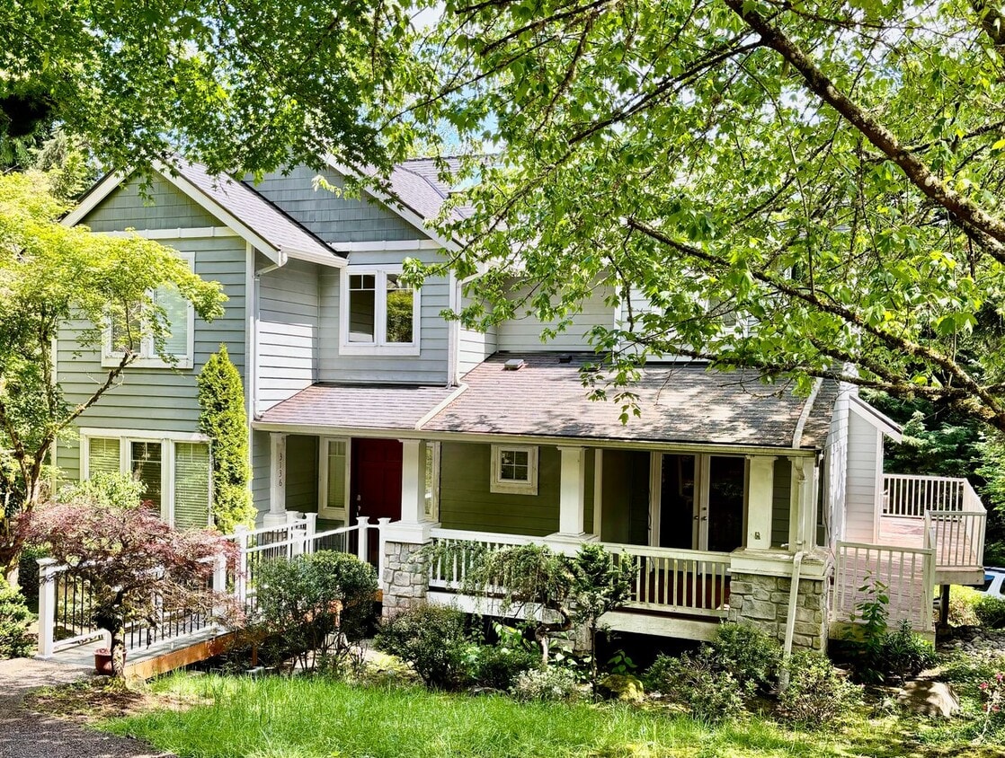 Primary Photo - 4 Bed / 2.5 Bath Bellevue/Lake Sammamish s...