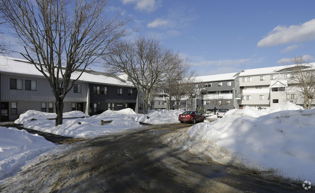 Building Photo - Algonquin Heights