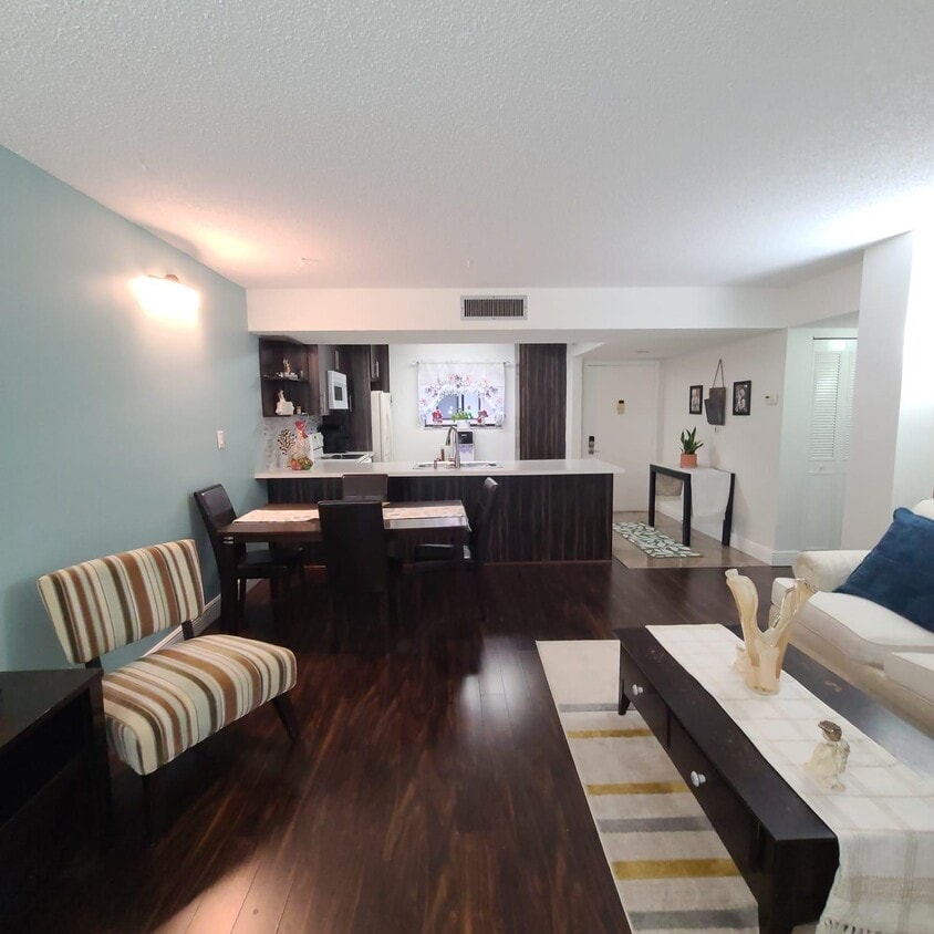 Foto principal - 5220 Las Verdes Cir
