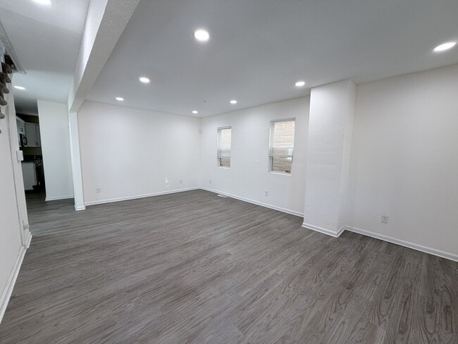 Building Photo - 907 Rugby St