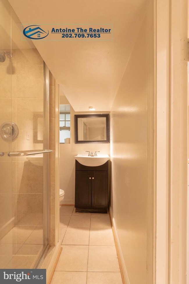 Foto del edificio - 633 M St NE