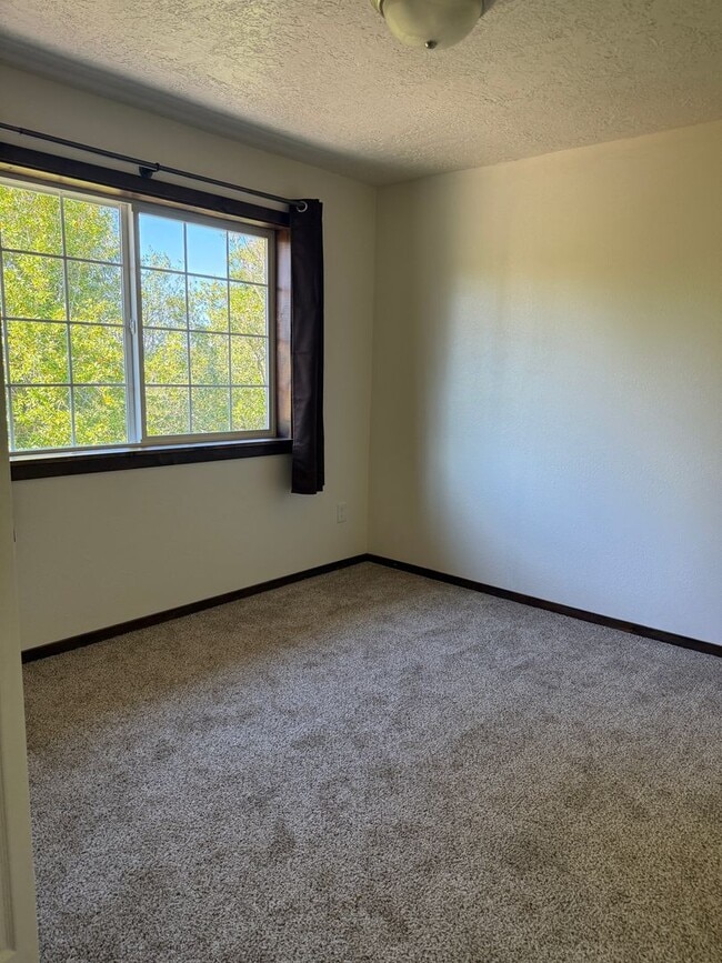 Building Photo - Country Living in this new remodel house