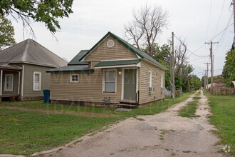 Building Photo - 908 Camden St