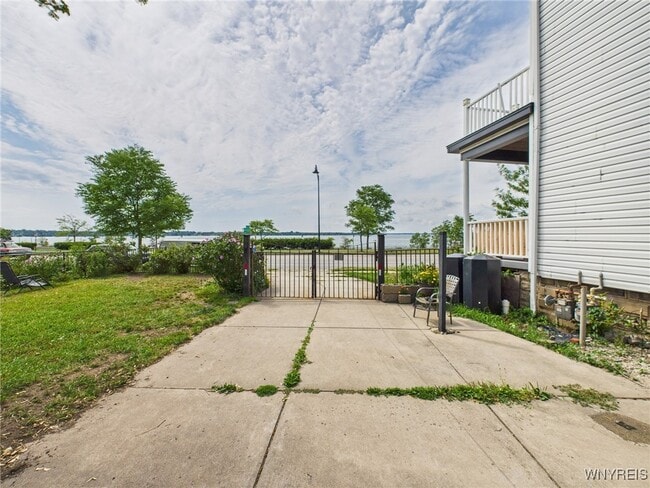 Building Photo - 2403 Niagara St