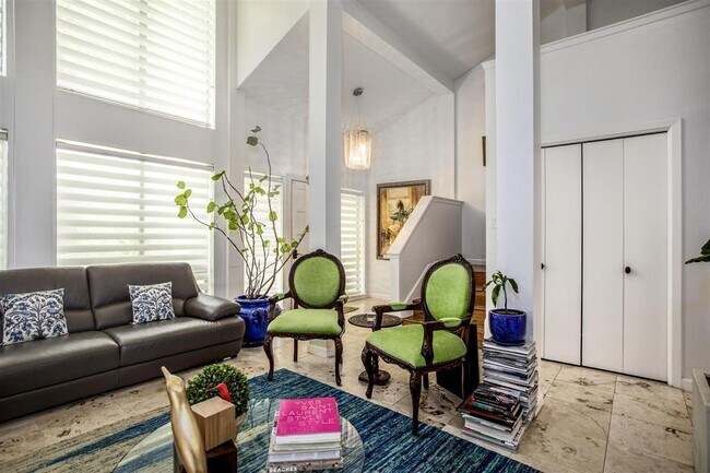 Building Photo - 9356 Briar Forest Dr