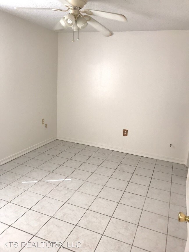 Foto del edificio - 4 br, 1.5 bath House - 14516 Tilbury Rd