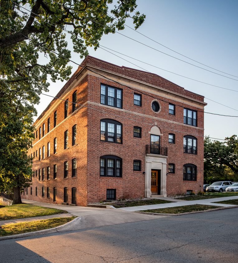 Primary Photo - Bryn Mawr Apartments