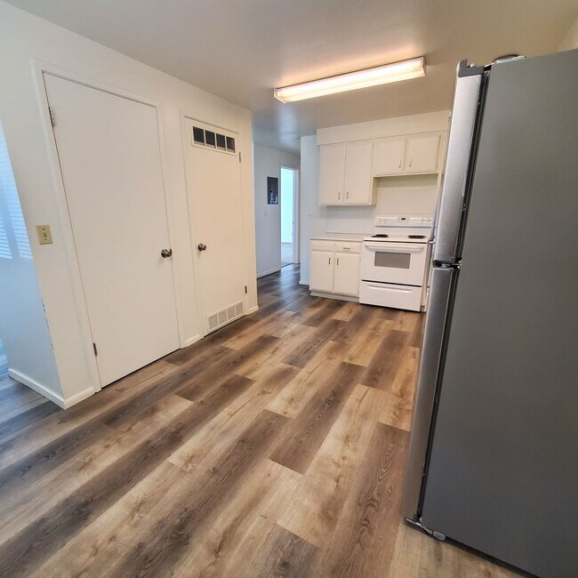 Foto del edificio - 866 600 W