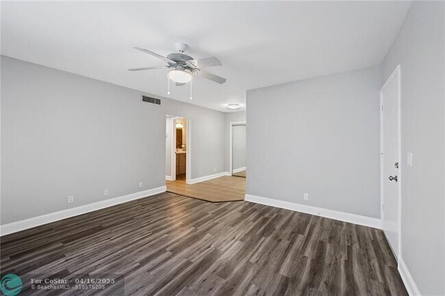 Foto del edificio - 5900 NE 22nd Way
