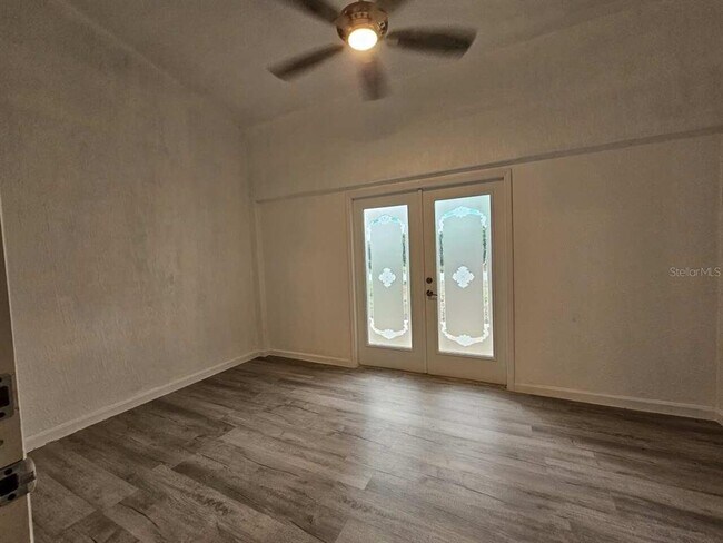 Foto del edificio - 931 Sunset Shores Dr