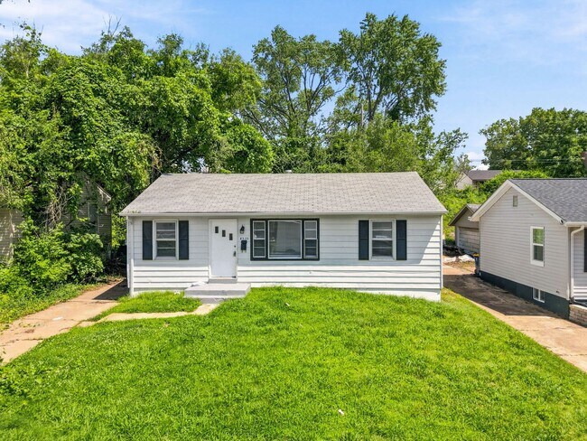 Foto del edificio - Charming 3-Bedroom Home in Quiet Northwoods Neighborhood – Move-In Ready