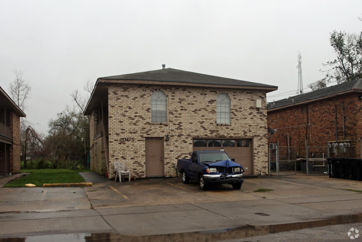 2005 Plaza Dr, Chalmette, LA 70043 Apartments in Chalmette, LA