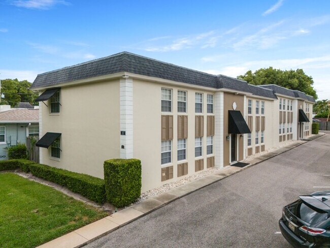 Building Photo - Orlando - 2 Bedroom, 1 Bathroom - $2295.00