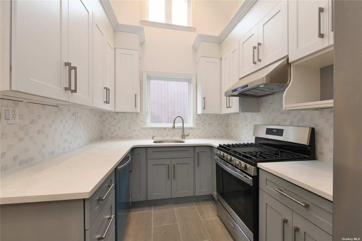 Foto principal - 46-17 Little Neck Pkwy