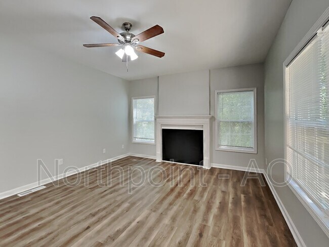 Building Photo - 2107 Brandy Woods Dr SE
