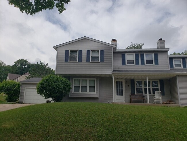 Building Photo - 210 S Yellowstone Dr