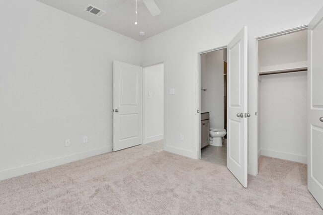 Building Photo - 2007 Bauer Dr