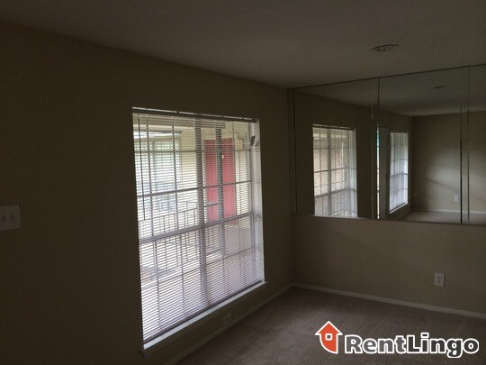 Foto principal - 1007 Cypress Station Dr