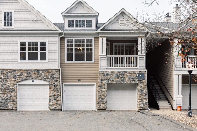 Building Photo - 1449 Main St