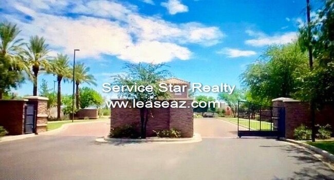 Building Photo - 2740 S Equestrian Dr