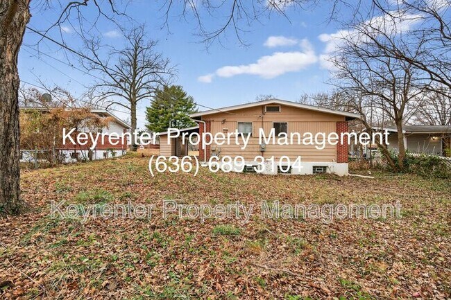 Building Photo - 900 Paddock Dr