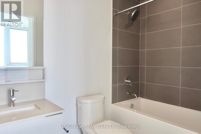 Photo du bâtiment - 898-5898 Portage Pkwy