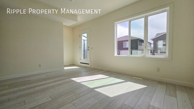 Building Photo - Modern 3 Beds, 2.5 Baths TownHouse | No Pe...