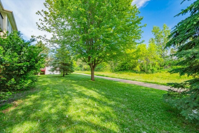 Building Photo - 264 Meadowside Dr