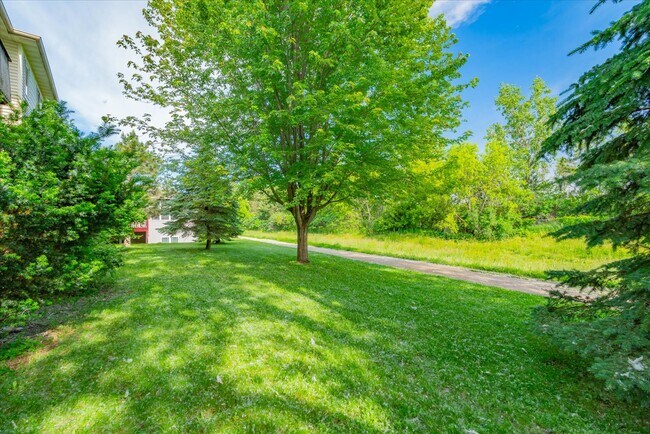 Foto del edificio - 264 Meadowside Dr