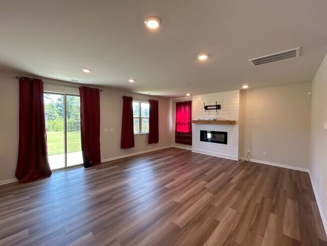 Building Photo - T.R. Lawing Realty Property