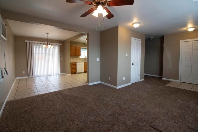Building Photo - 4 bed/1.5 bath Richland Duplex