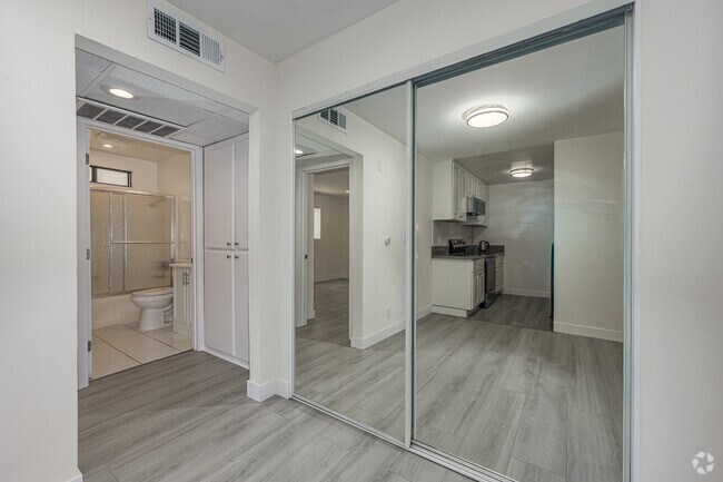 1 dormitorio, 1 baño - 625 pies cuadrados - Armario adicional - 142 S Normandie Ave