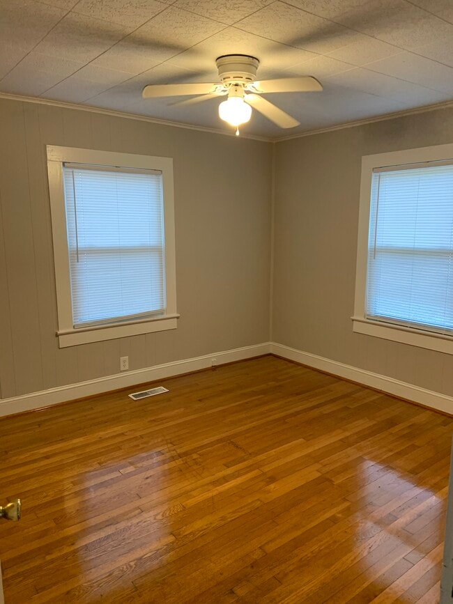 Bedroom 1 - 210 Oakview Rd